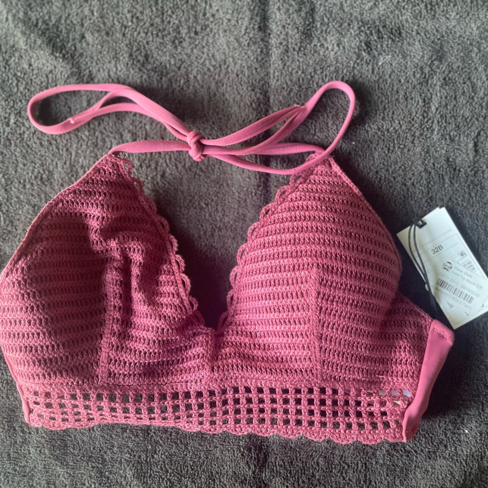 Brand new with tags coral pink crochet bikini top from shade & shore size 32B